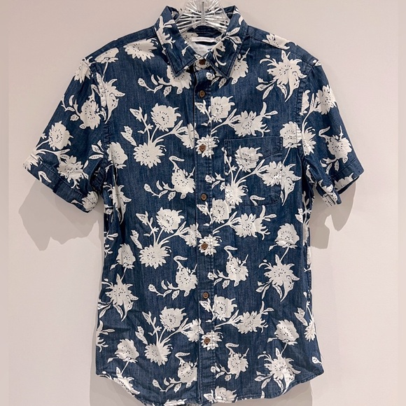 Old Navy: The Classic Shirt Slim Fit button down Chambray Floral Hawaiian Small - Picture 2 of 6